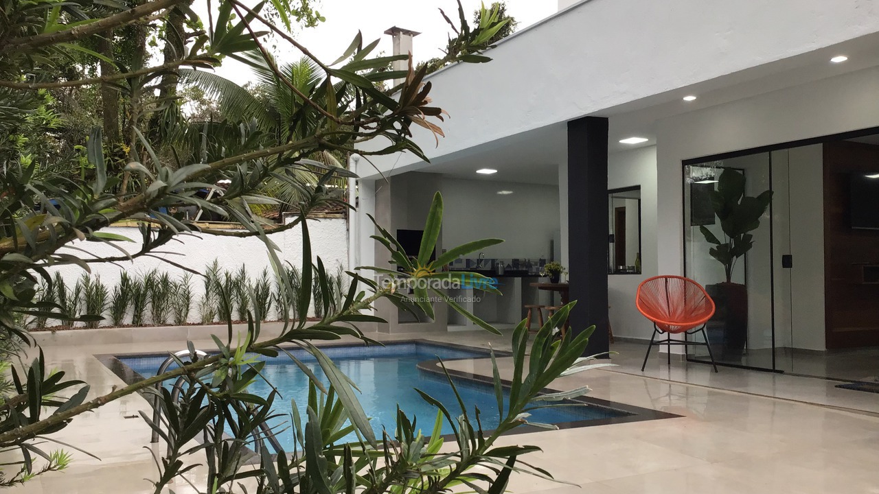 Casa para aluguel de temporada em São Sebastião (Praia da Baleia)