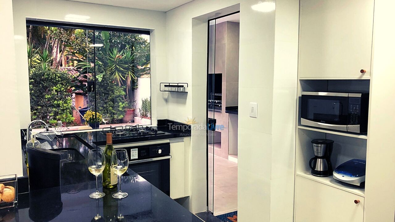 Casa para aluguel de temporada em São Sebastião (Praia da Baleia)