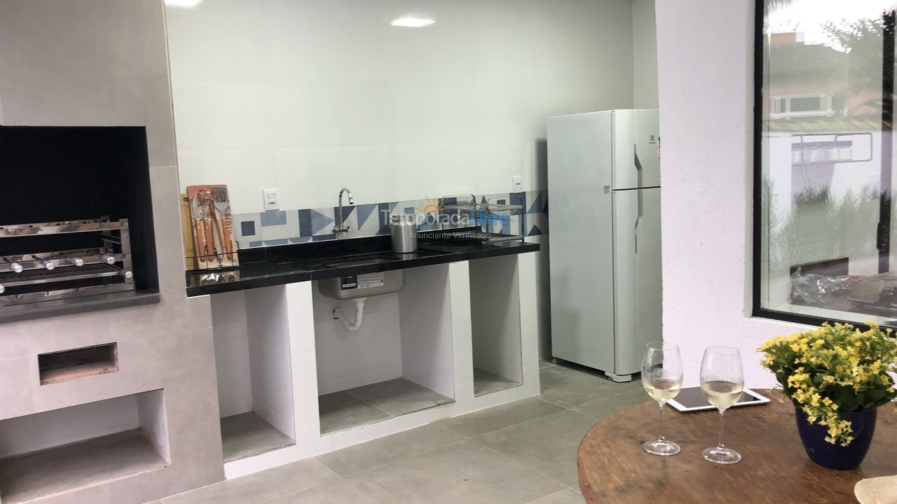 Casa para aluguel de temporada em São Sebastião (Praia da Baleia)