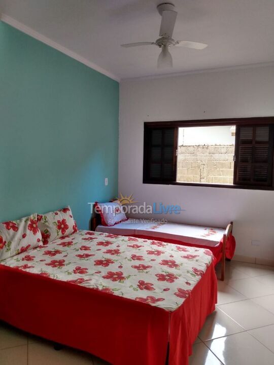 Casa para aluguel de temporada em Ubatuba (Jardim Carolina)