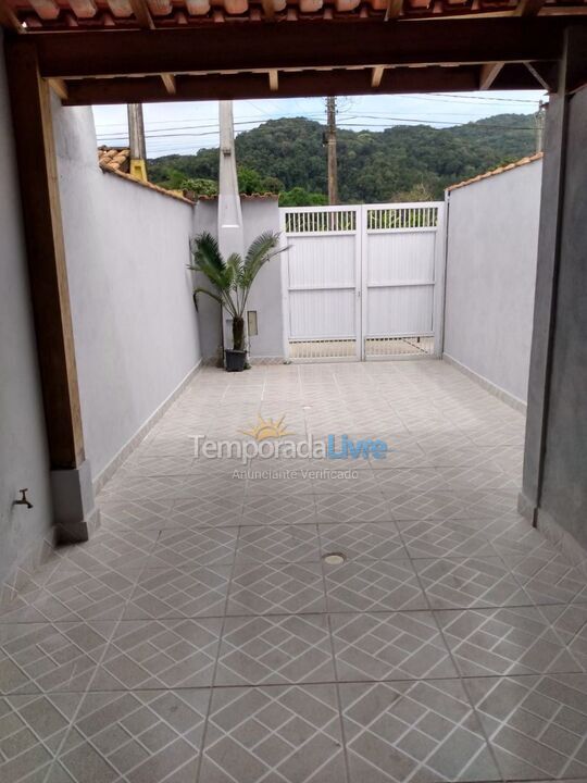 Casa para aluguel de temporada em Ubatuba (Jardim Carolina)