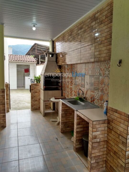 Casa para aluguel de temporada em Ubatuba (Jardim Carolina)