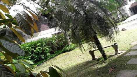 Casa ampla, arejada, e muita área verde