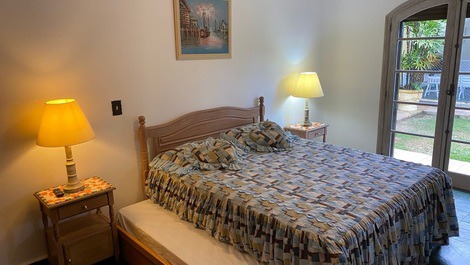 Suite 1 cama queen, 2 camas auxiliares