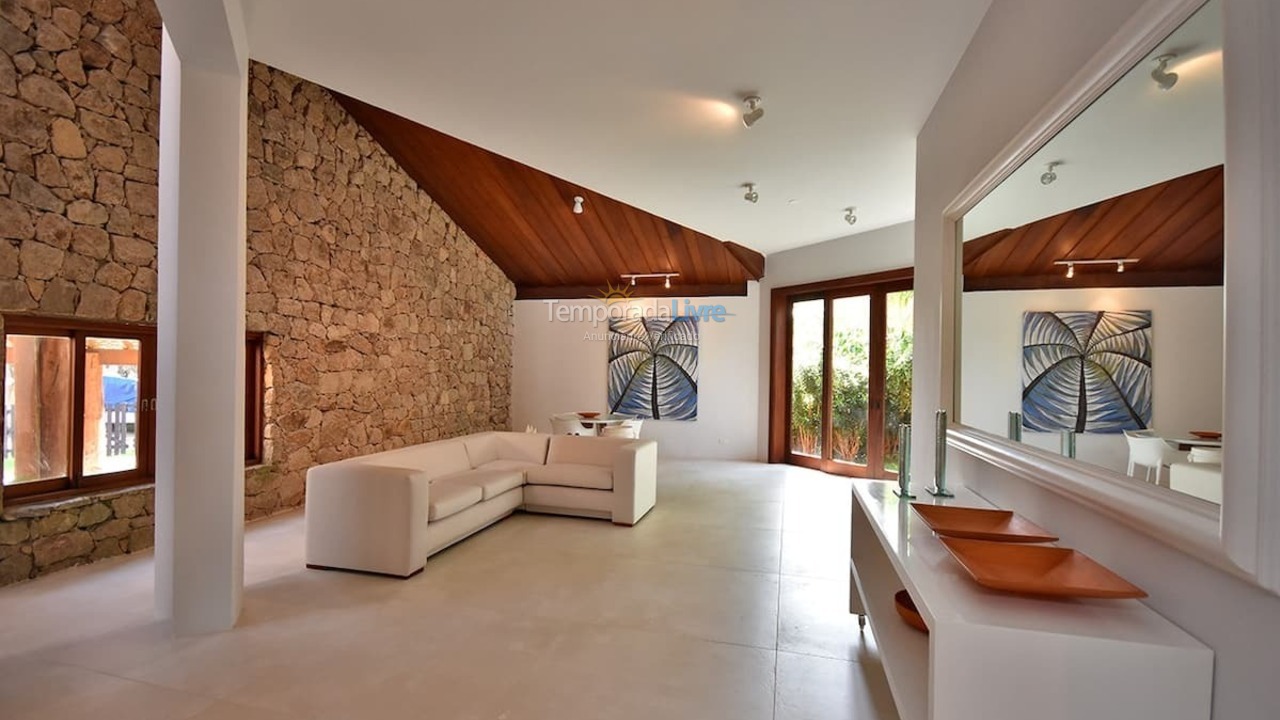 Casa para aluguel de temporada em São Sebastião (Praia do Engenho)