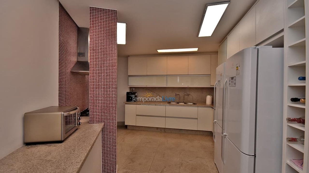 Casa para aluguel de temporada em São Sebastião (Praia do Engenho)