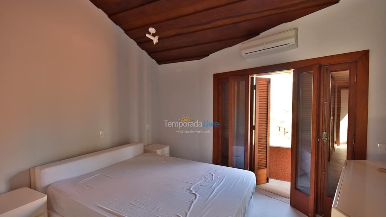 Casa para aluguel de temporada em São Sebastião (Praia do Engenho)