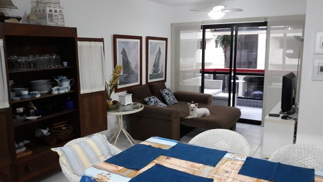 Vista da sala pela cozinha americana