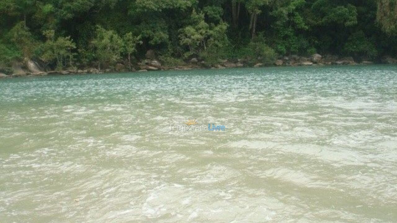 Casa para alquiler de vacaciones em Bertioga (Praia de Guaratuba)