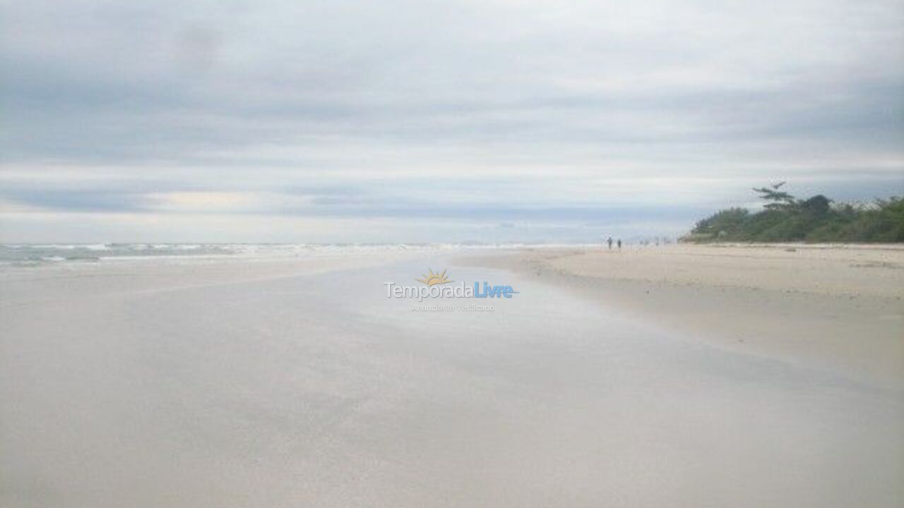 Casa para alquiler de vacaciones em Bertioga (Praia de Guaratuba)