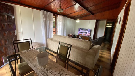 Sala de estar, com todo conforto que precisam e merecem (internet, tv a cabo)