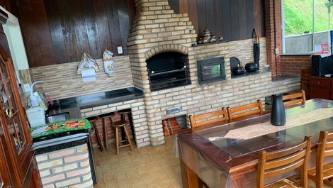 Cozinha ampla e arejada