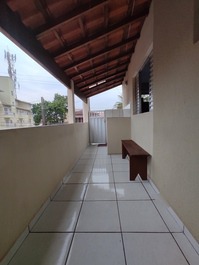 Sacada com vista para o mar.