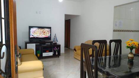 Sala estar com mesa de 6 cadeiras 