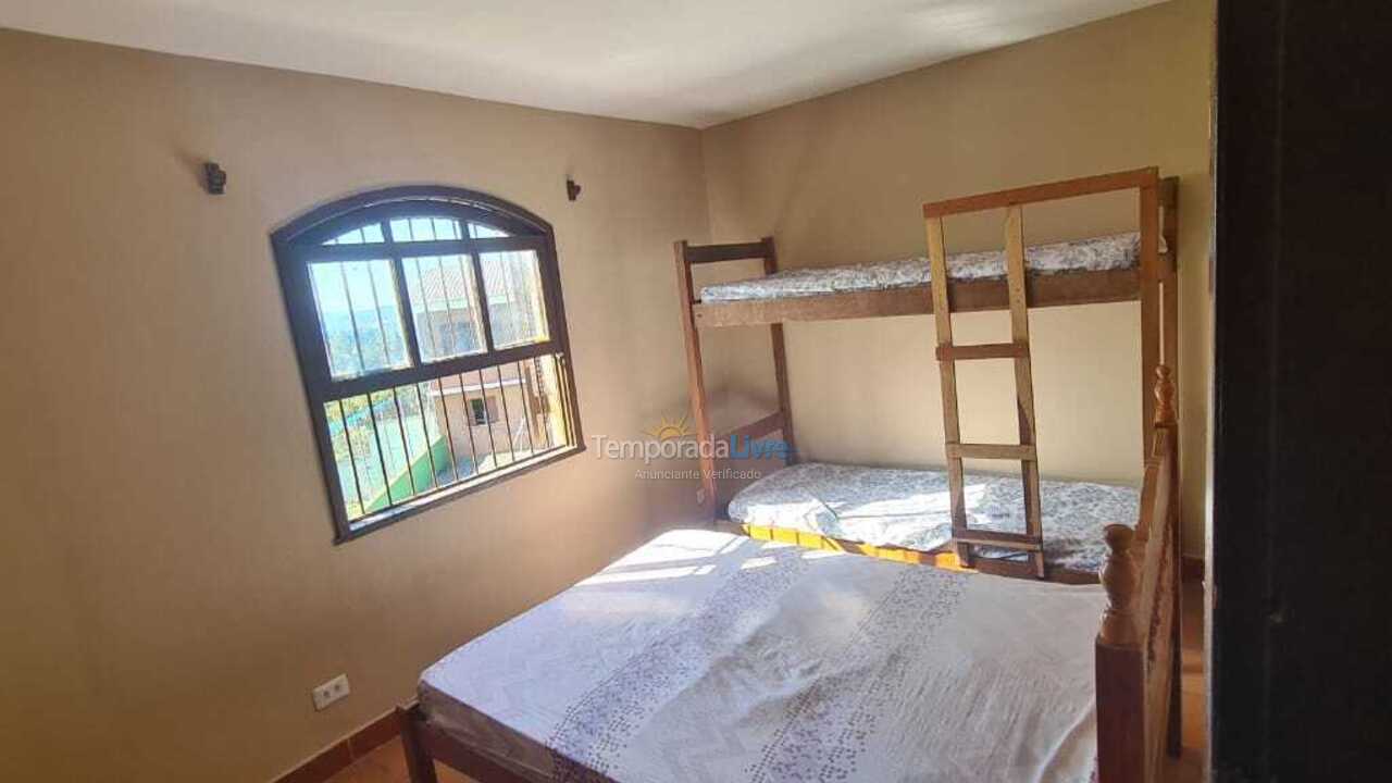 Chácara / sítio para aluguel de temporada em Santana de Parnaíba (Parque Sinae)