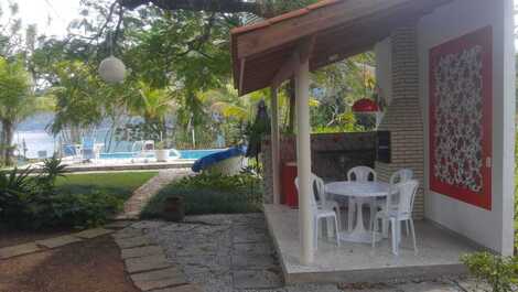Casa en la arena con piscina