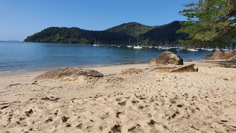 Praia do lamberto (2,6mk da casa)