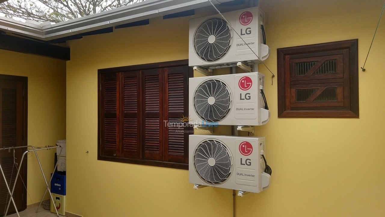 Casa para alquiler de vacaciones em Guaratuba (Barra do Saí)