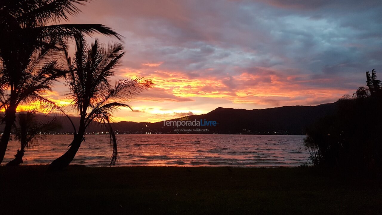 Casa para aluguel de temporada em Florianópolis (Praia Mole)