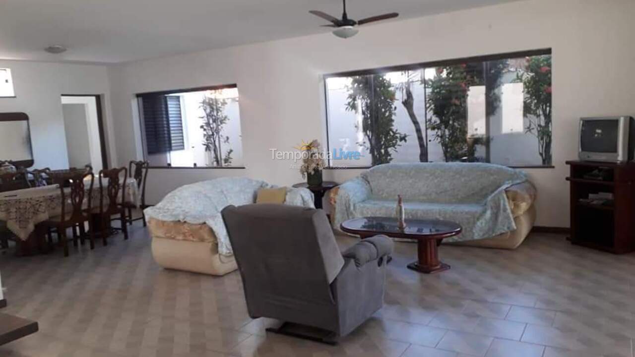 Casa para aluguel de temporada em Guarujá (Enseada)