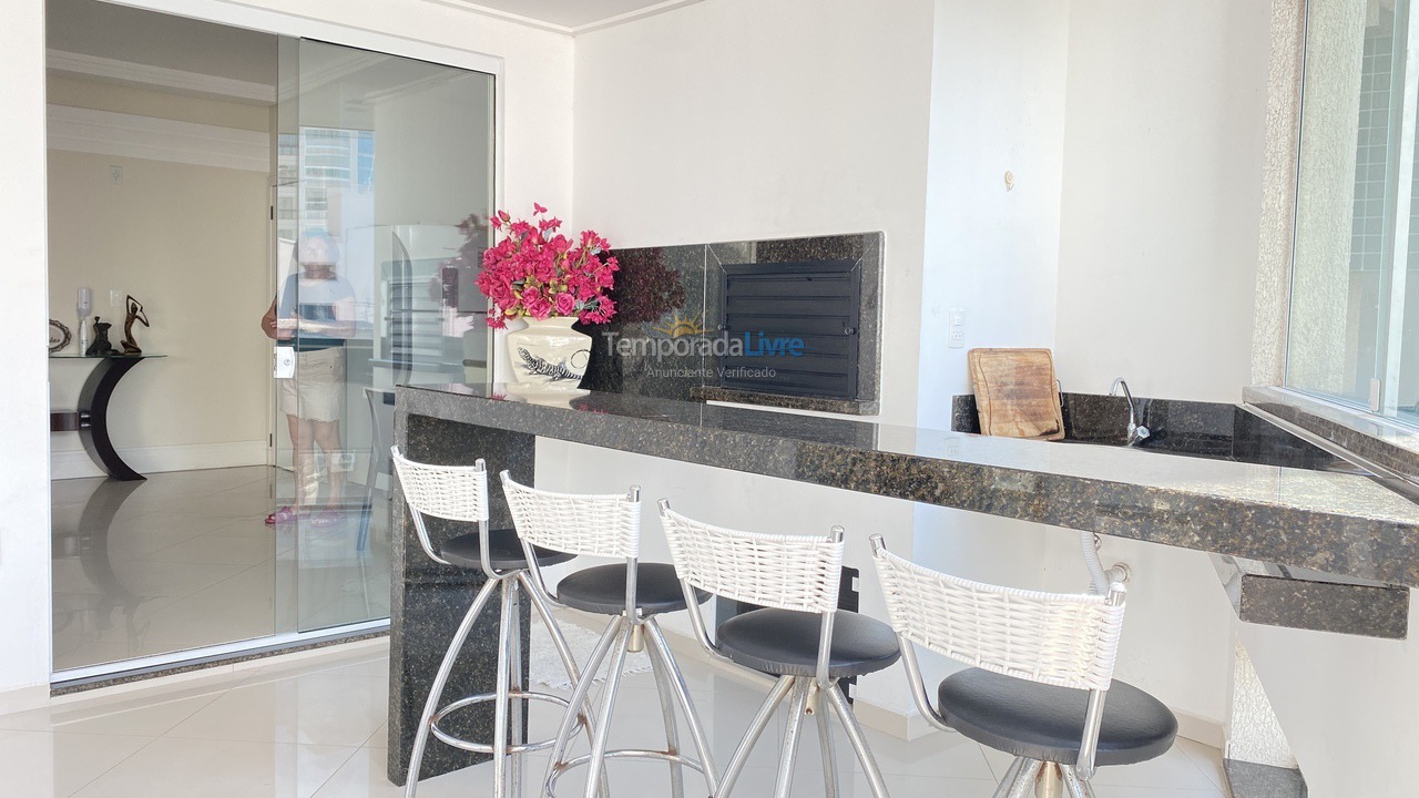 Apartamento para aluguel de temporada em Itapema (Meia Praia)