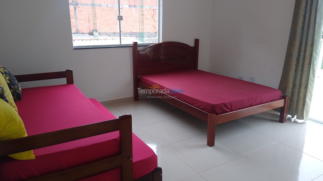 Casa para alquiler de vacaciones em Peruíbe (Balneario Maria Helena Novaes)