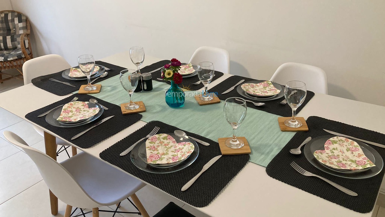 Apartamento para aluguel de temporada em Guarujá (Pitangueiras)