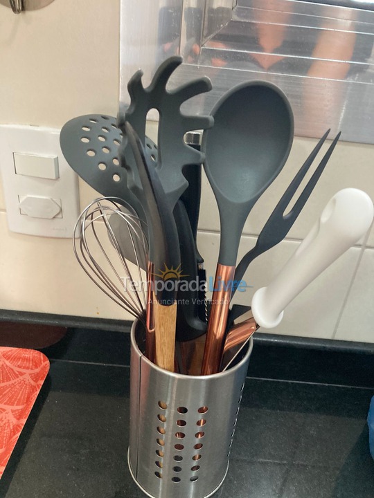 Apartamento para aluguel de temporada em Guarujá (Pitangueiras)