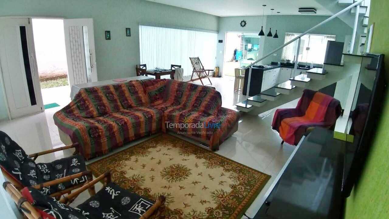 Casa para aluguel de temporada em Caraguatatuba (Capricórnio)