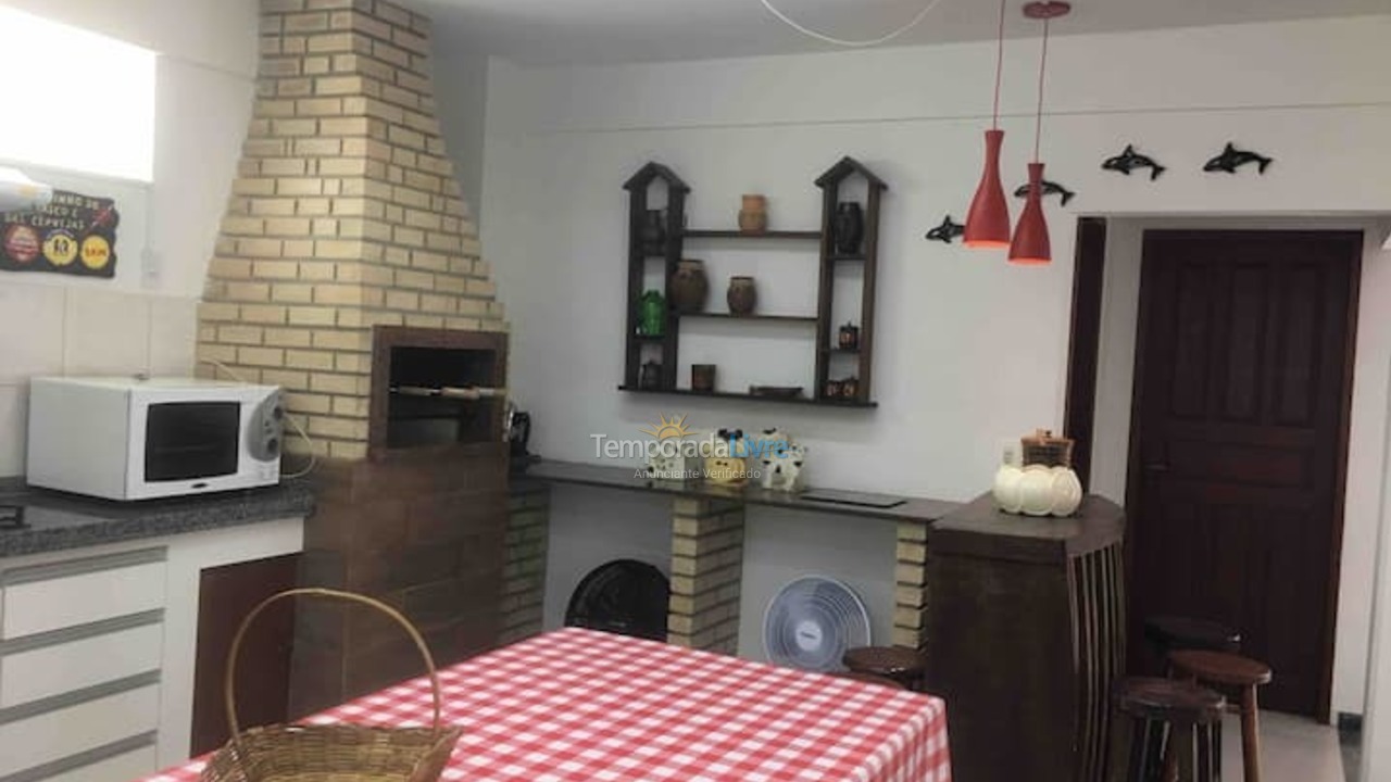 Casa para aluguel de temporada em Florianopolis (Canasvieiras)