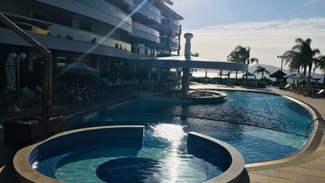 WONDERFUL 3 SUITES SWIMMING POOL IN FRONT OF THE SEA IN PRAIA DA CACHOEIRA