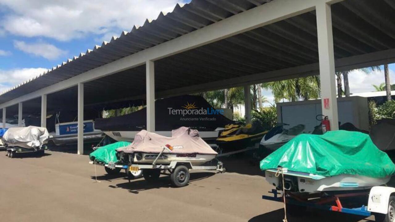 Casa para aluguel de temporada em Paranapanema (Condomínio Riviera de Santa Cristina Xiii)