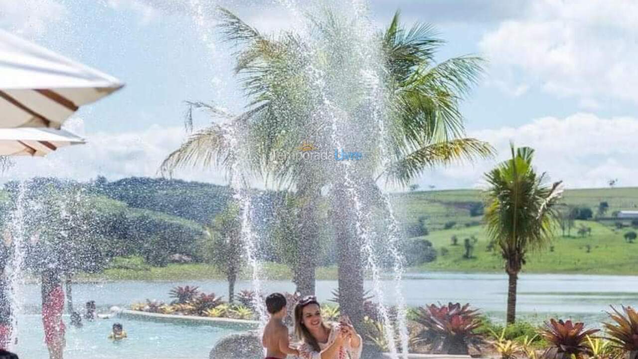 Casa para aluguel de temporada em Paranapanema (Condomínio Riviera de Santa Cristina Xiii)