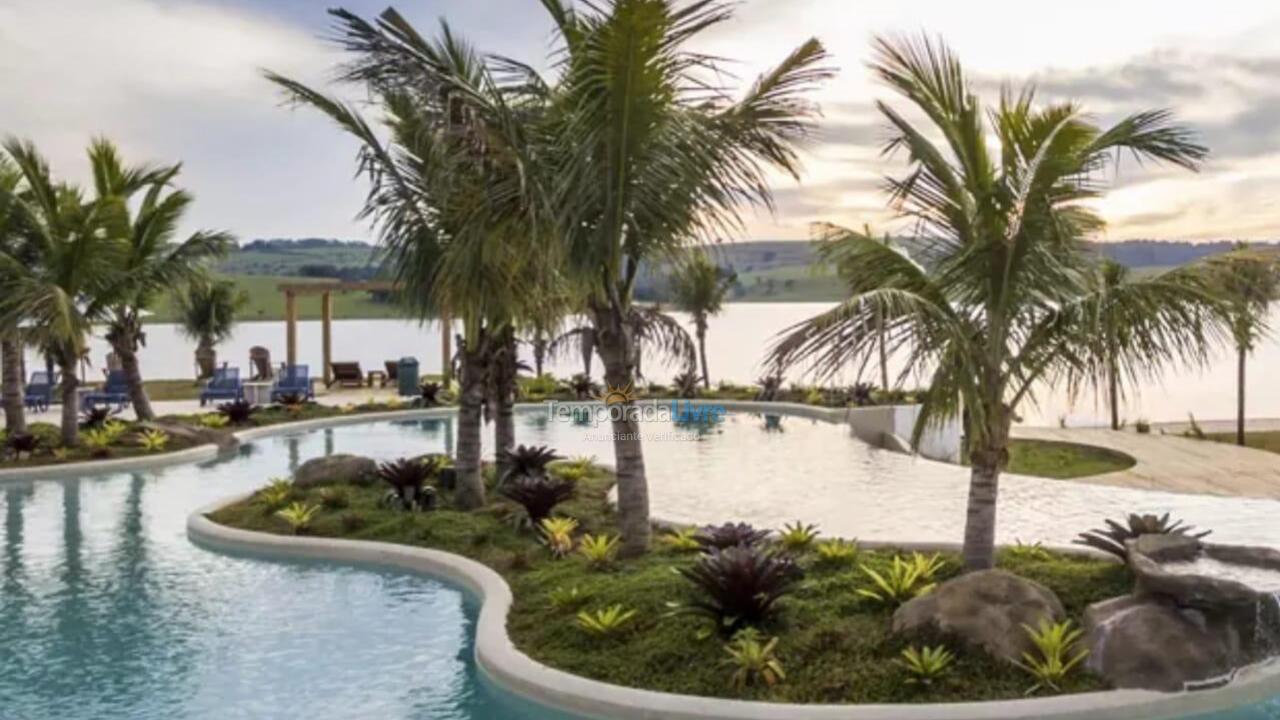 Casa para aluguel de temporada em Paranapanema (Condomínio Riviera de Santa Cristina Xiii)