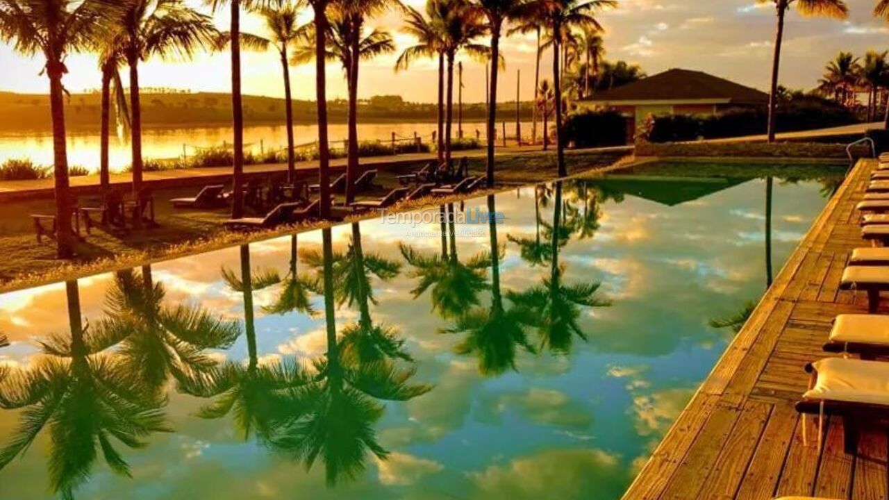 Casa para aluguel de temporada em Paranapanema (Condomínio Riviera de Santa Cristina Xiii)