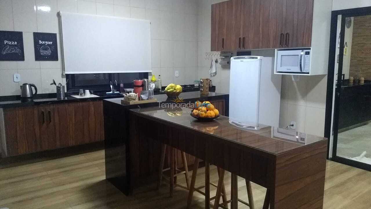 Casa para aluguel de temporada em Paranapanema (Condomínio Riviera de Santa Cristina Xiii)