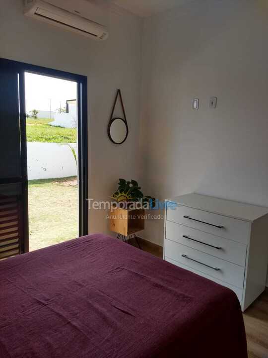 Casa para aluguel de temporada em Paranapanema (Condomínio Riviera de Santa Cristina Xiii)