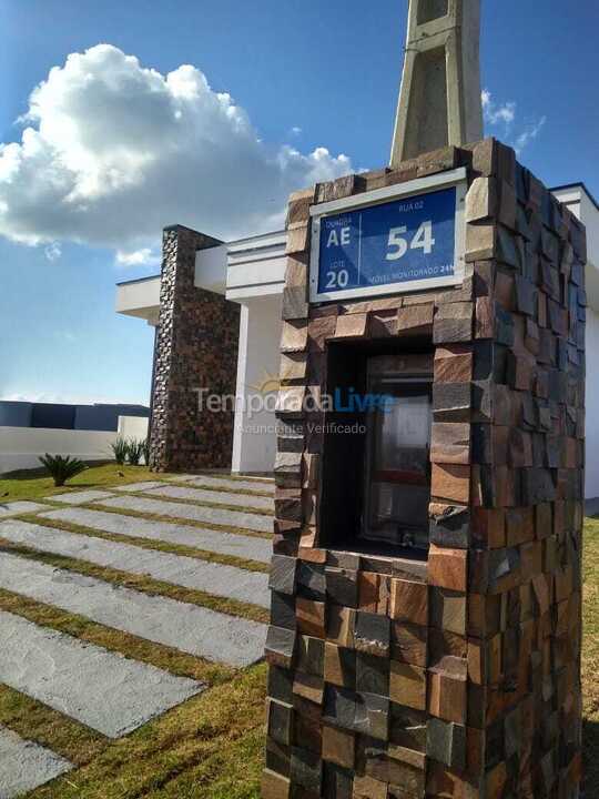 Casa para aluguel de temporada em Paranapanema (Condomínio Riviera de Santa Cristina Xiii)