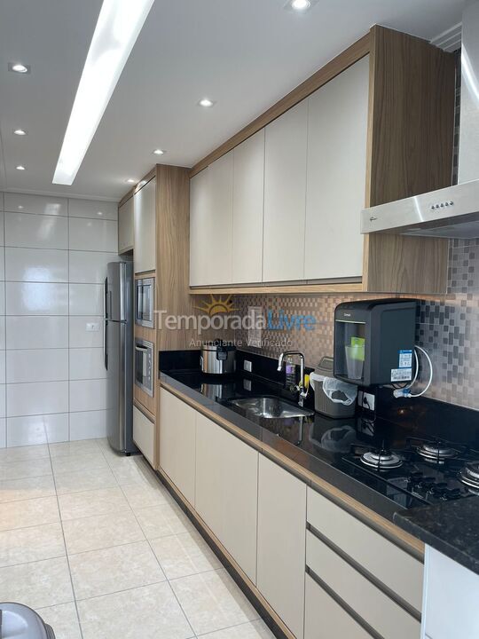 Apartamento para aluguel de temporada em Praia Grande (Vila Tupi)