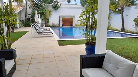 Beautiful house in Jardim Acapulco, sleeps 15, 600m from Pernambuco beach.