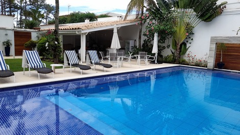 Beautiful house in Jardim Acapulco, sleeps 15, 600m from Pernambuco beach.