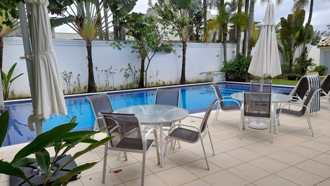 Beautiful house in Jardim Acapulco, sleeps 15, 600m from Pernambuco beach.