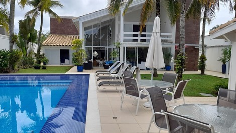 Beautiful house in Jardim Acapulco, sleeps 15, 600m from Pernambuco beach.