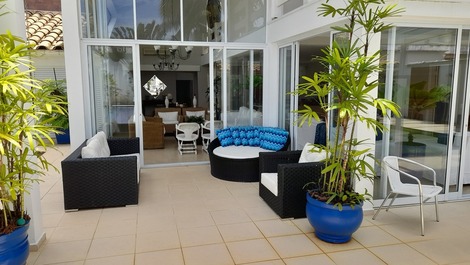 Beautiful house in Jardim Acapulco, sleeps 15, 600m from Pernambuco beach.