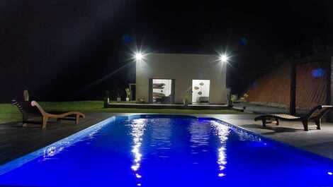 Piscina iluminada