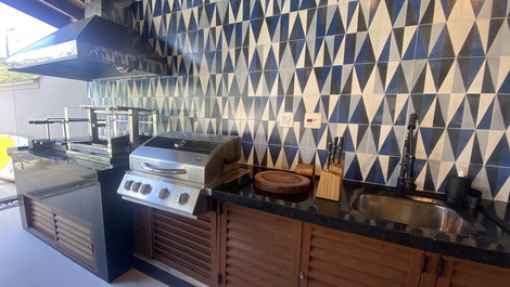 Espaço completo para churrasco e pizza