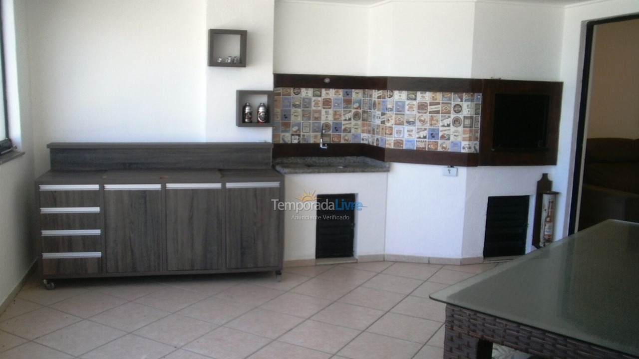 Apartamento para aluguel de temporada em Itapema (Meia Praia)