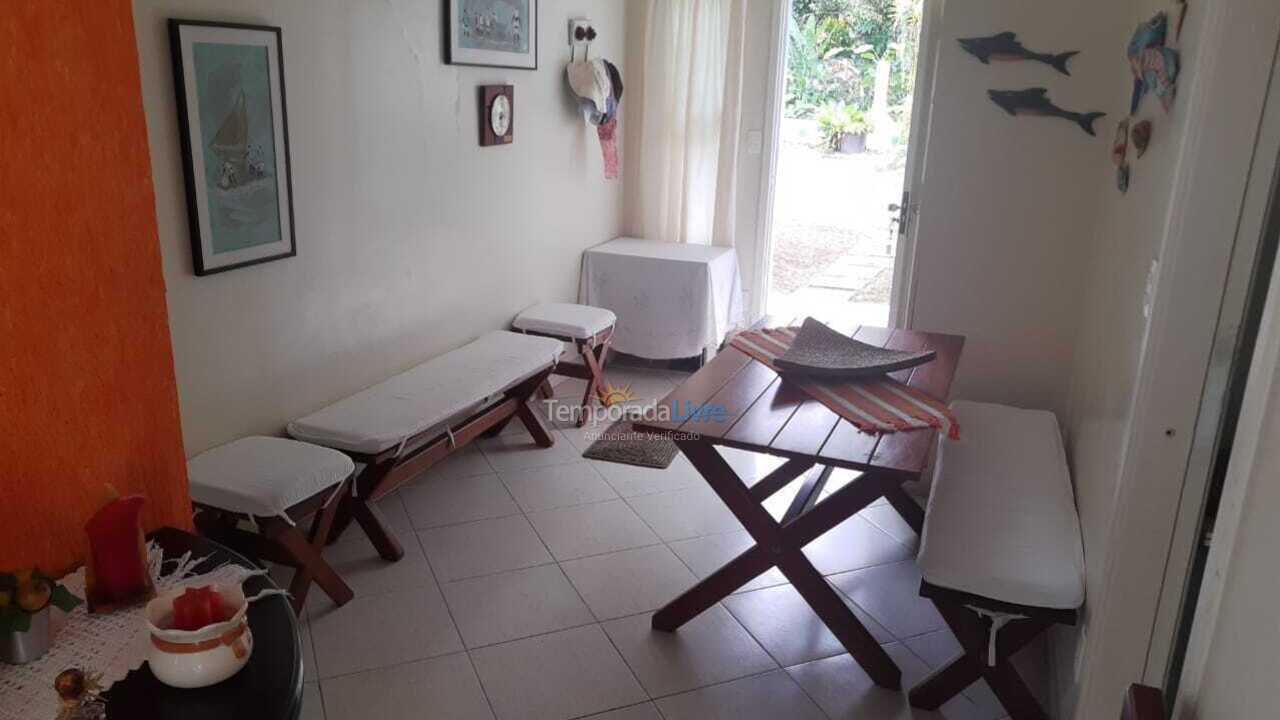 Casa para aluguel de temporada em Ubatuba (Enseada)