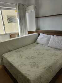 Segundo dormit com ar, tv  e cama extra com rodas