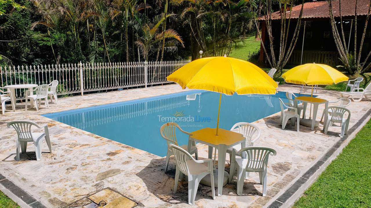 Granja para alquiler de vacaciones em Juquitiba (Plena Natureza Com Wifi Jogos Linda área de Churrasco)